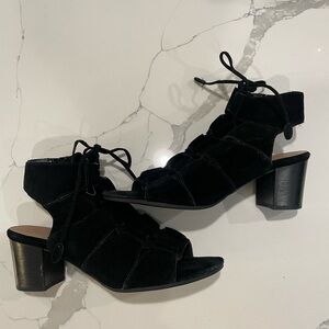 Vionic 9.5 heeled sandal